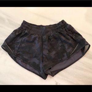 Lululemon Hotty Hot shorts 2.5”